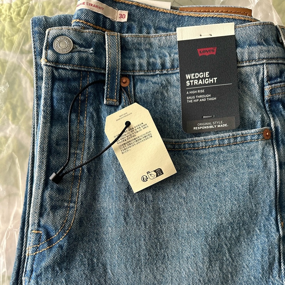 Levi’s Wedgie Straight fit Women’s Jean 30”x28” (sz 10)